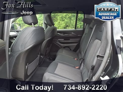 Used 2023 Jeep Grand Cherokee Laredo w/ Luxury Tech Group I AWD/4WD image 11