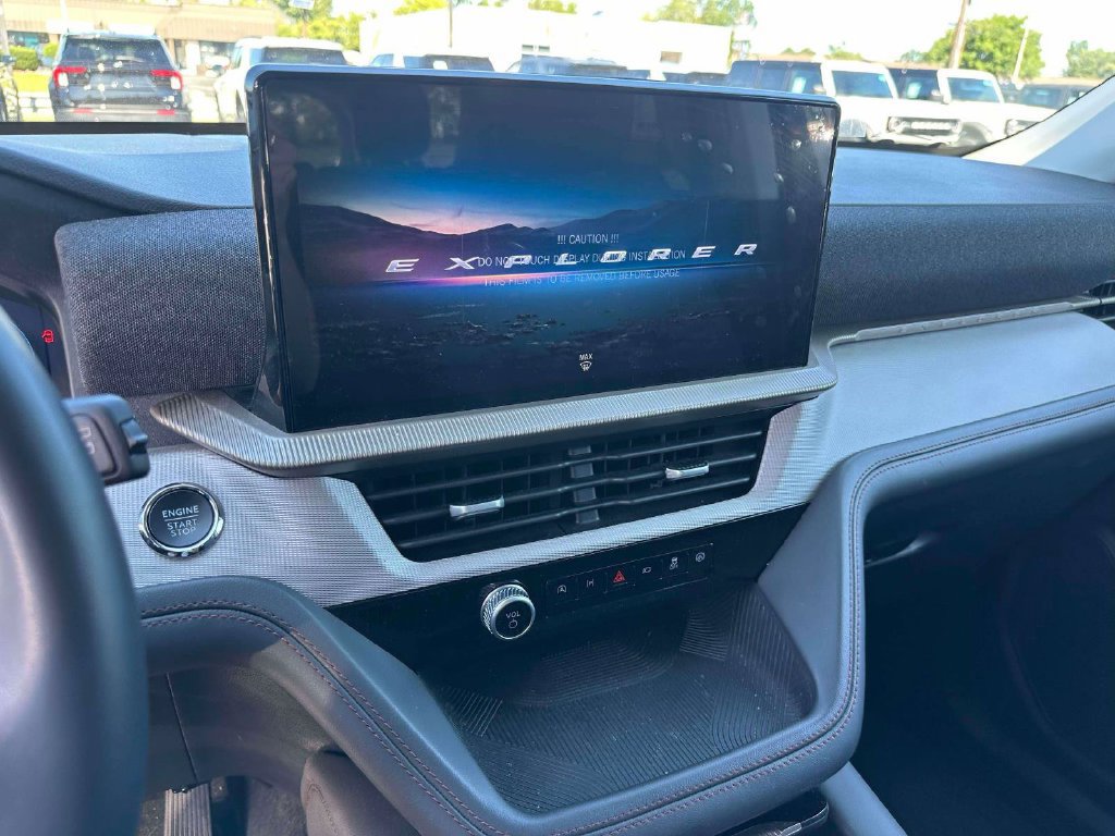 Used 2025 Ford Explorer Active AWD/4WD image 31