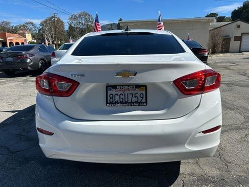 Used 2017 Chevrolet Cruze LS image 4