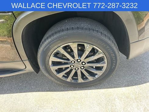 Used 2023 Chevrolet Traverse RS FWD image 9