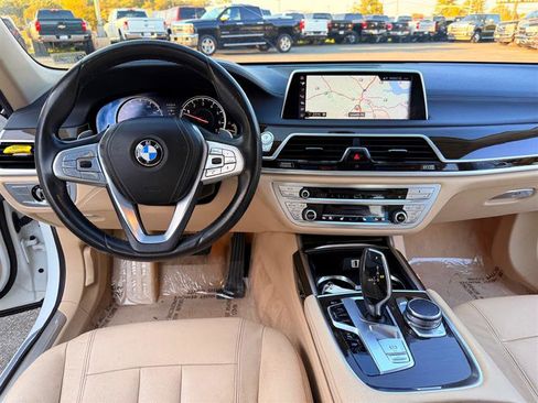 Used 2016 BMW 740i image 33