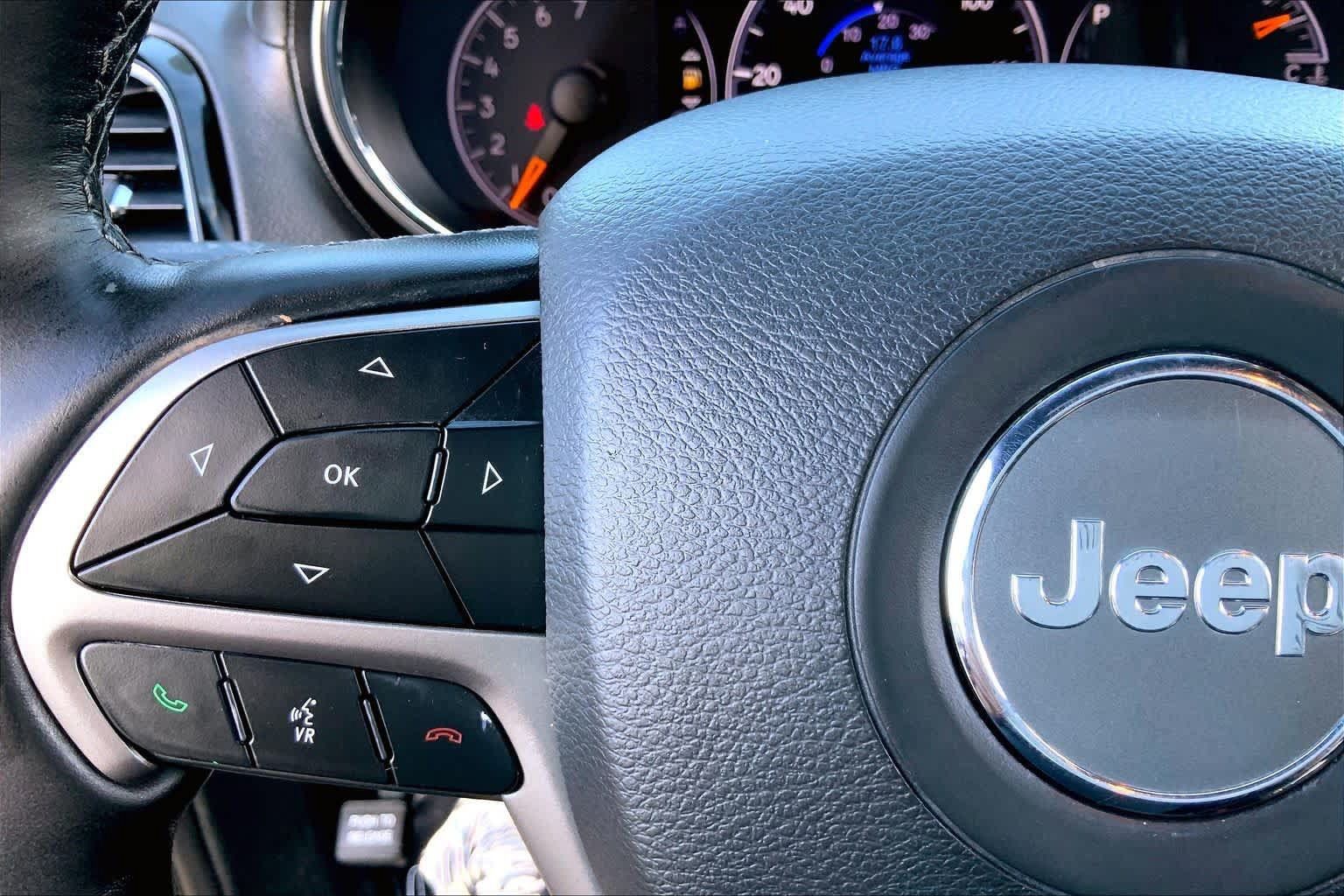 Used 2020 Jeep Grand Cherokee Overland AWD/4WD image 24