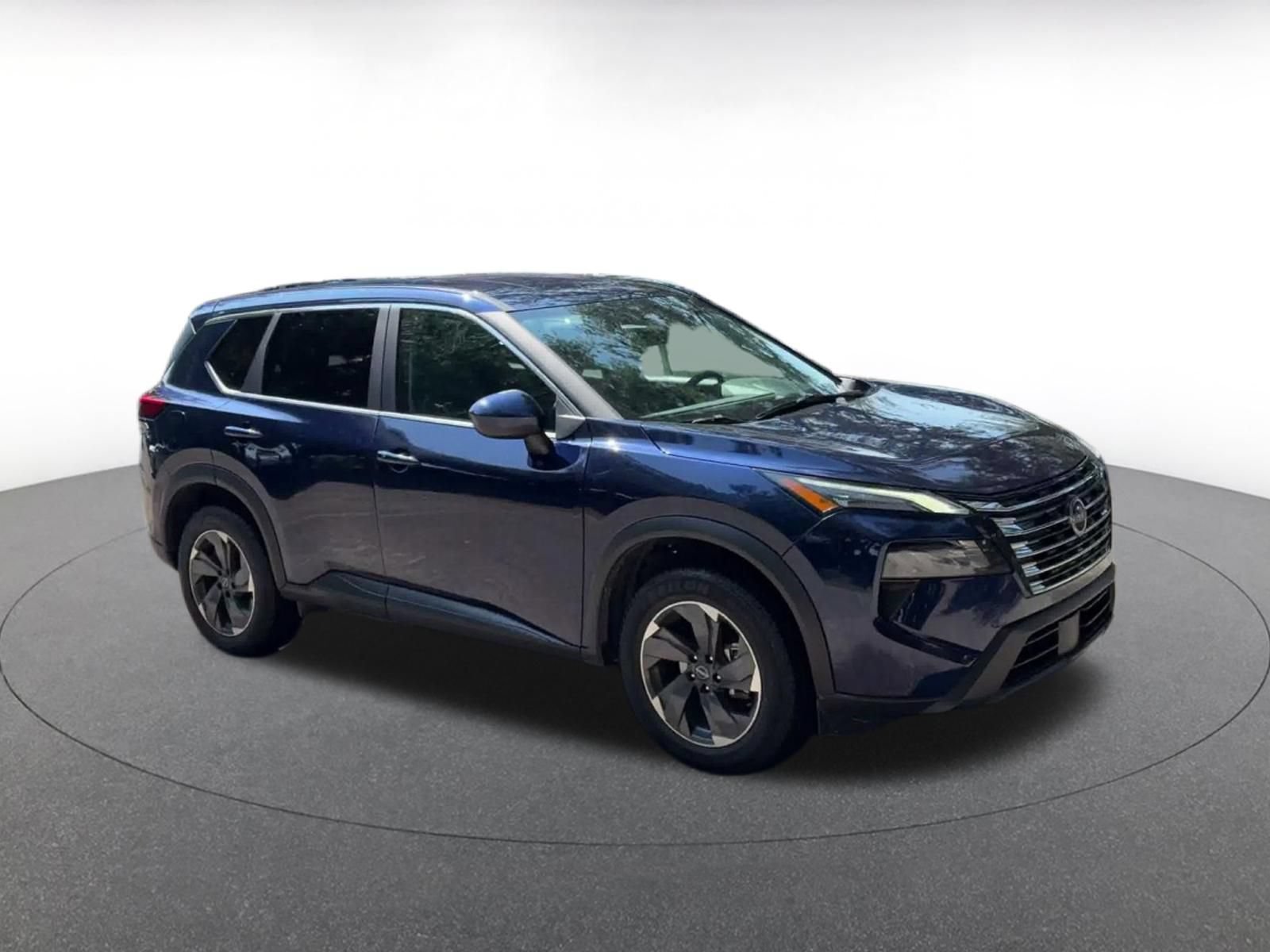Used 2025 Nissan Rogue SV FWD image 2
