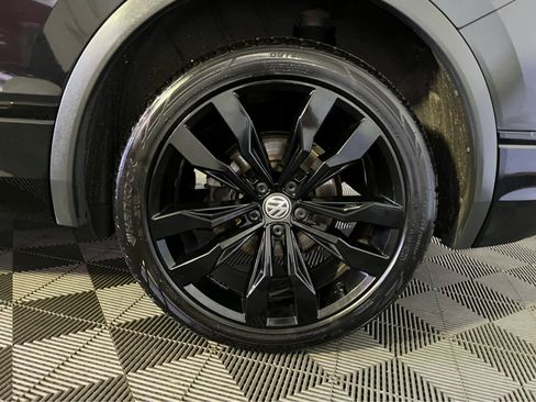 Used 2020 Volkswagen Tiguan SE R-Line AWD/4WD image 9