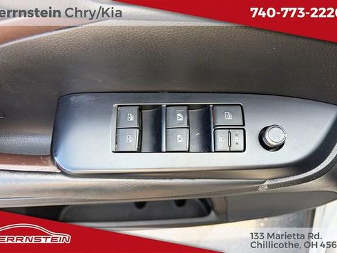Used 2018 Toyota Highlander XLE FWD image 11