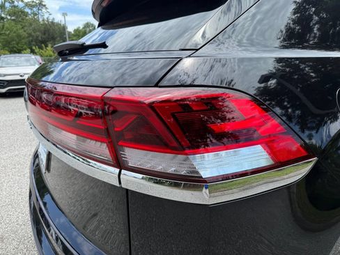 Used 2024 Volkswagen Atlas Cross Sport SE FWD image 9