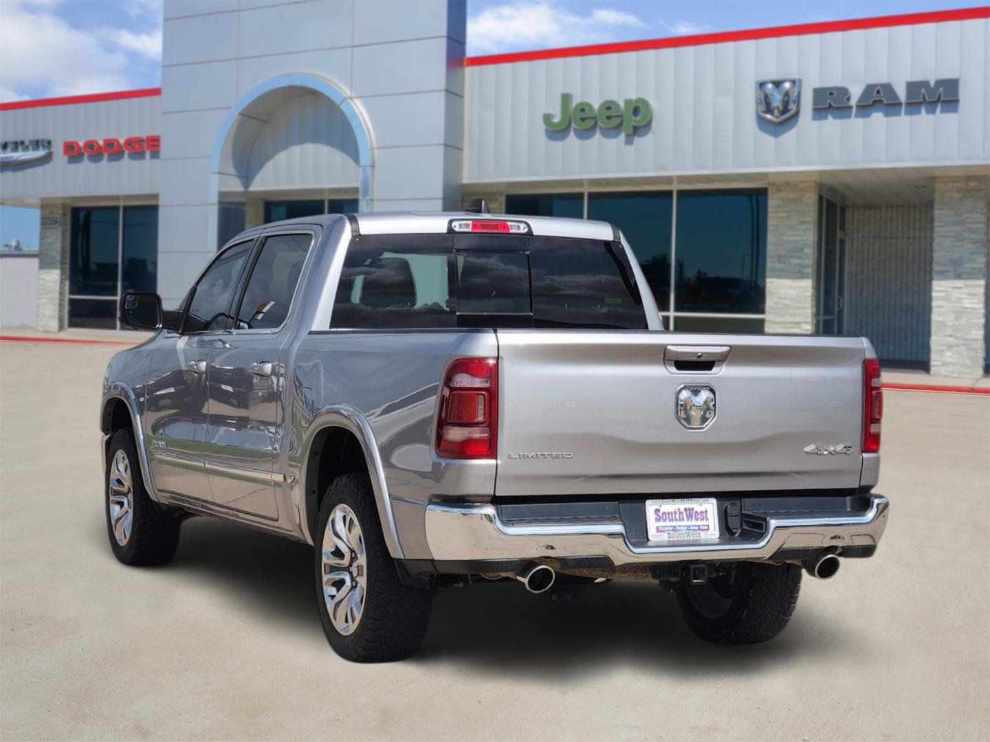 Used 2024 RAM 1500 Limited AWD/4WD image 4