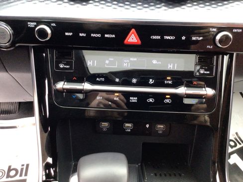 Used 2023 Kia Carnival SX Prestige image 26