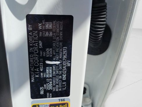 Used 2025 Kia Soul LX FWD image 32