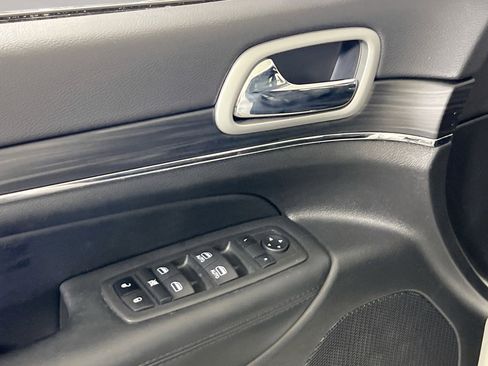 Used 2022 Jeep Grand Cherokee Limited image 18