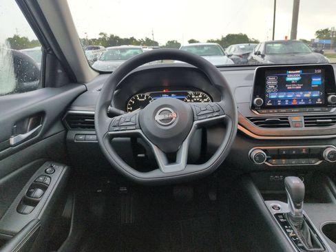 Used 2025 Nissan Altima 2.5 SV FWD image 22