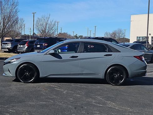 Used 2021 Hyundai Elantra SEL image 4