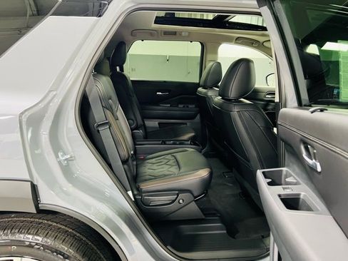 New 2026 Nissan Pathfinder Platinum image 32