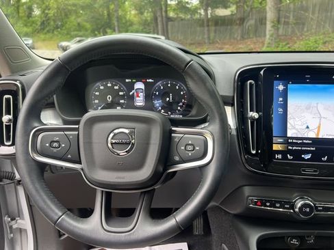 Used 2021 Volvo XC40 T5 Momentum w/ Premium Package AWD/4WD image 19