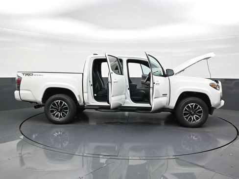 Used 2020 Toyota Tacoma TRD Sport w/ Technology Package RWD image 30