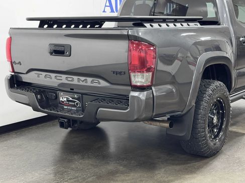 Used 2017 Toyota Tacoma TRD Sport w/ Tow Package AWD/4WD image 7