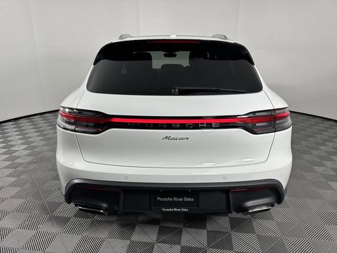 Certified 2025 Porsche Macan image 6