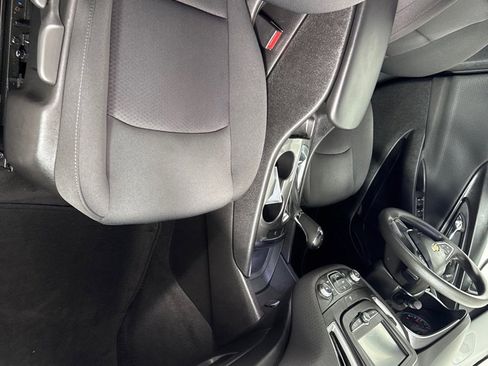 Used 2018 Chevrolet Malibu LS image 24