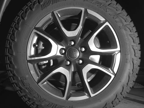 Used 2025 Jeep Compass Trailhawk AWD/4WD image 12