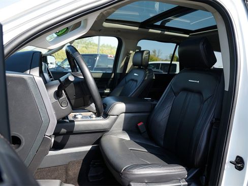 Used 2021 Ford Expedition Platinum image 12