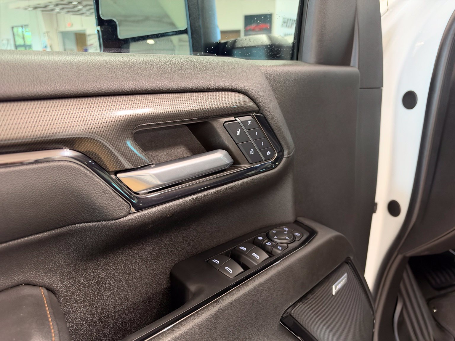 Used 2024 GMC Sierra 2500 AT4 w/ AT4 Premium Plus Package AWD/4WD image 12