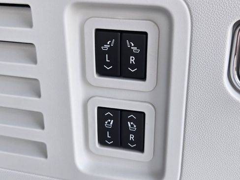 New 2026 GMC Acadia Denali w/ Super Cruise Package image 10