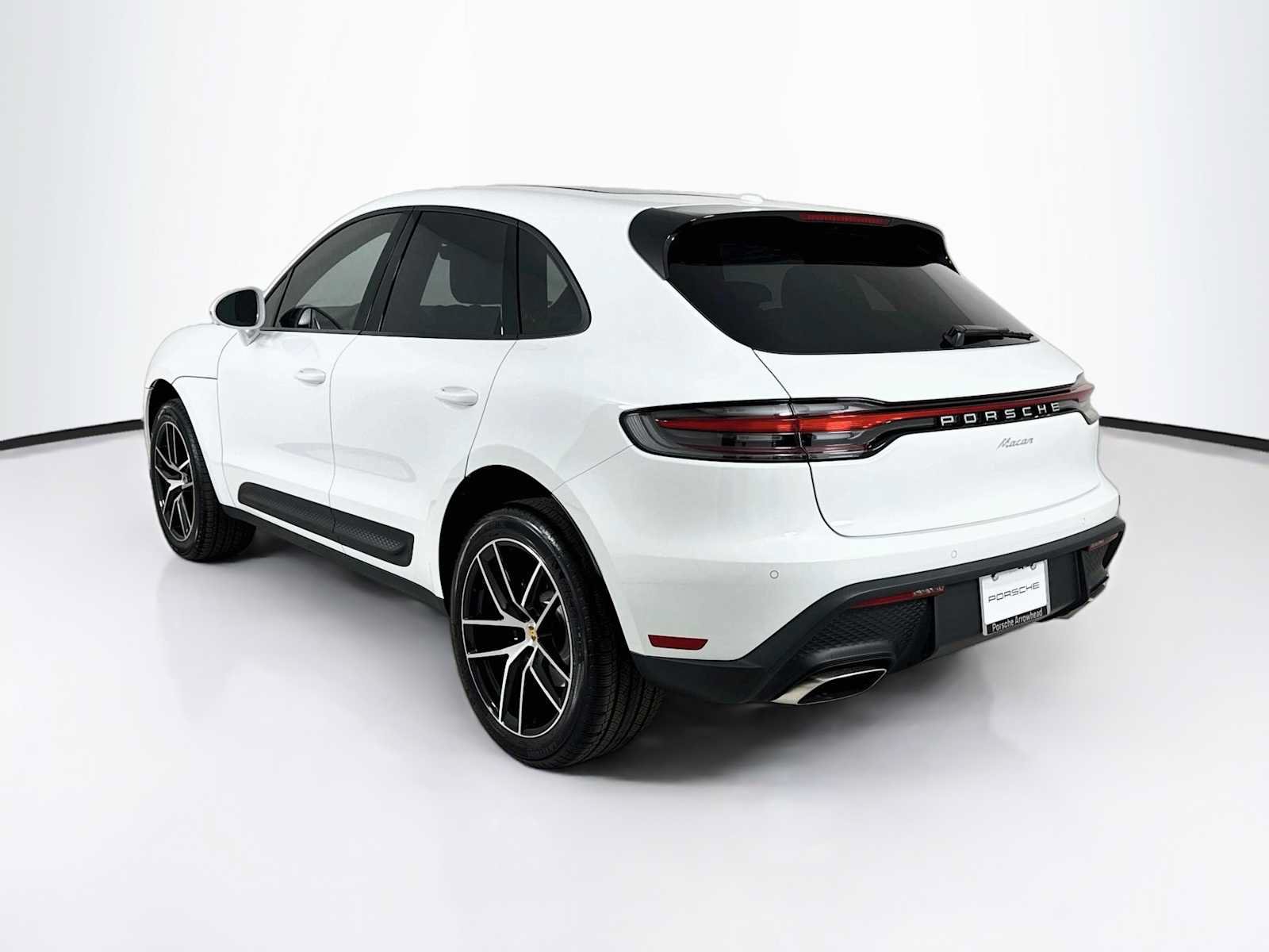 Used 2026 Porsche Macan AWD/4WD image 3