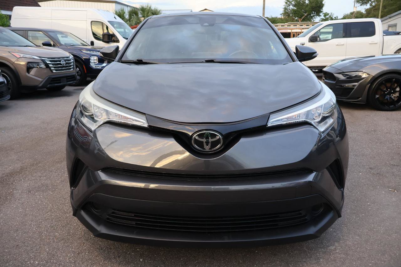 Used 2018 Toyota C-HR XLE FWD image 2