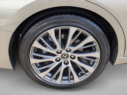 Used 2019 Lexus ES 300h image 25