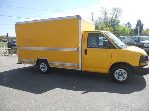 Used 2011 GMC Savana 3500 RWD image 8