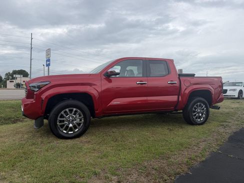 Used 2024 Toyota Tacoma Limited w/ Limited Package (LT) AWD/4WD image 4