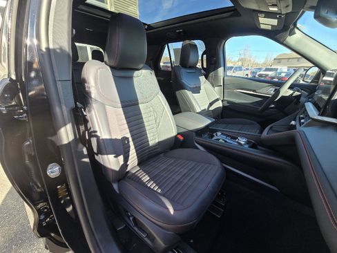 New 2026 Ford Explorer ST-Line w/ ST-Line Street Pack AWD/4WD image 17