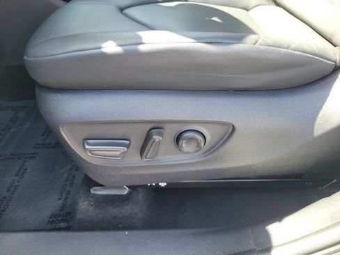 Used 2023 Toyota Highlander XLE image 12