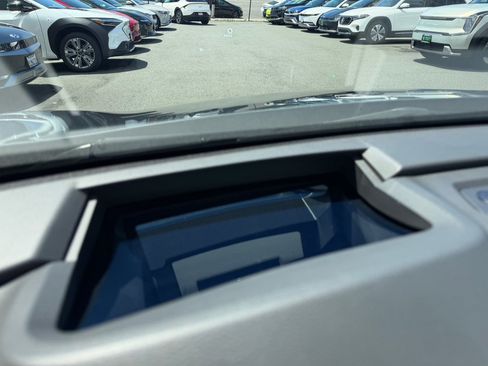 Used 2023 Nissan Ariya FWD image 12