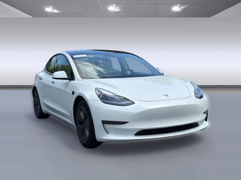Used 2021 Tesla Model 3 Standard Range Plus RWD image 7