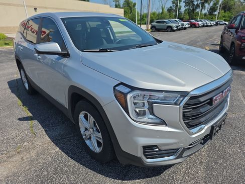 Used 2022 GMC Terrain SLE FWD image 2