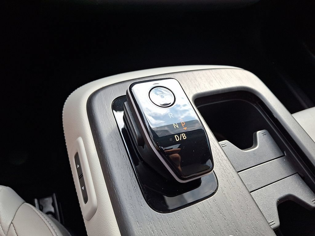 Used 2023 Nissan Ariya FWD image 15
