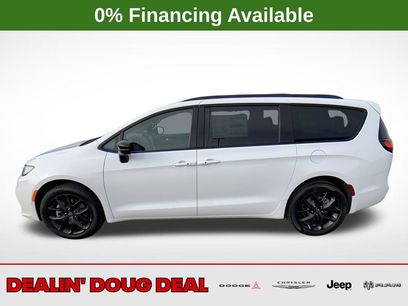 New 2026 Chrysler Pacifica Select w/ S Appearance Package
