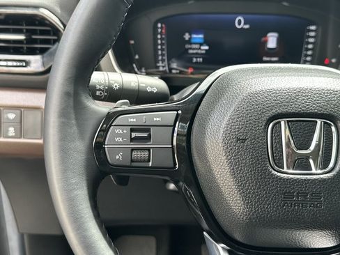 Used 2025 Honda Pilot Elite image 30