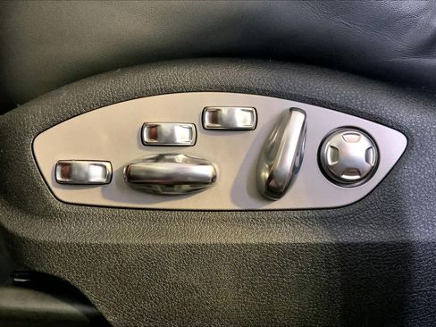 Used 2023 Porsche Macan Turbo image 39