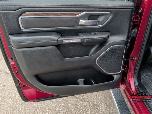 Used 2019 RAM 1500 Laramie AWD/4WD image 15