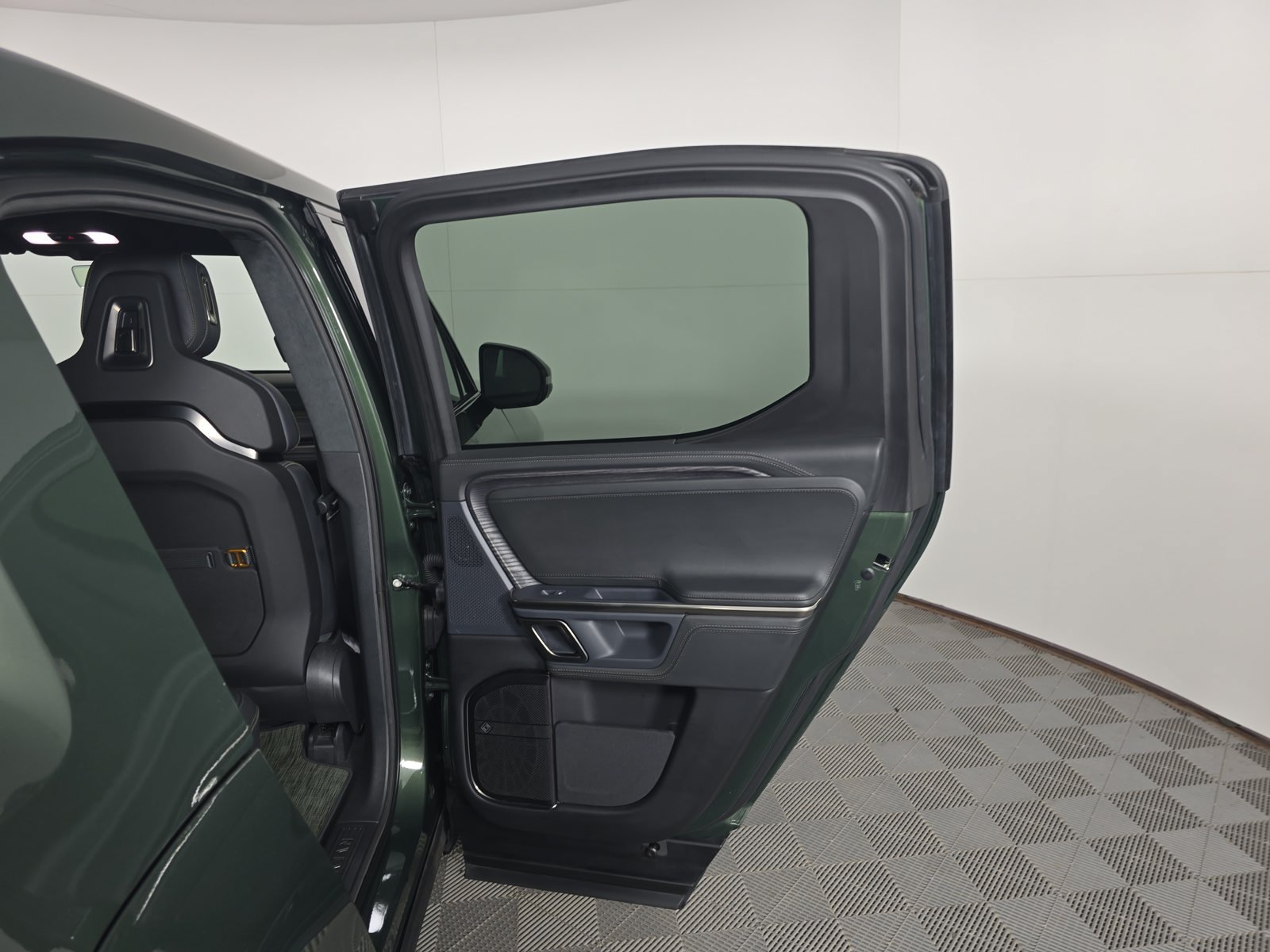 Used 2024 Rivian R1T Adventure Dual AWD/4WD image 19