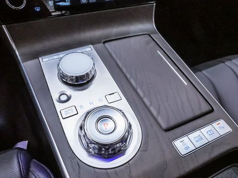 Certified 2025 Genesis G80 2.5T Advanced image 18