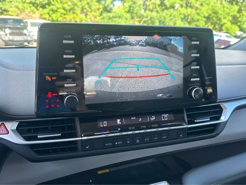 Used 2021 Toyota Sienna XLE w/ XLE Plus Package AWD/4WD image 16