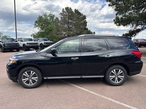 Used 2020 Nissan Pathfinder SV AWD/4WD image 2