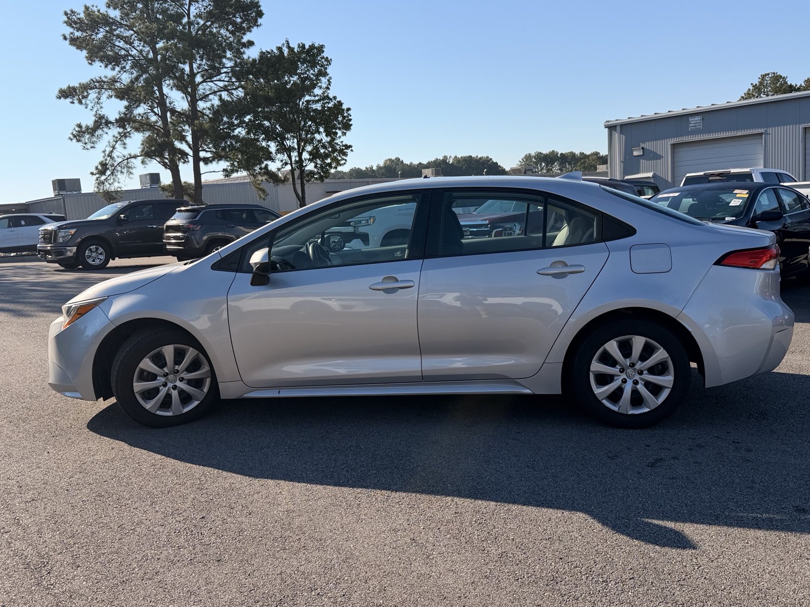 Used 2021 Toyota Corolla LE FWD image 9