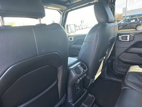 Used 2022 Jeep Wrangler Unlimited Sahara image 18