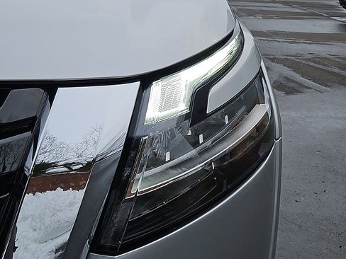 Certified 2023 Nissan Pathfinder SL image 9