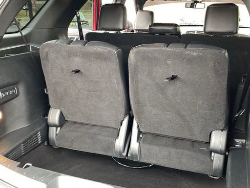 Used 2019 Ford Explorer Platinum image 11