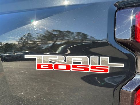 Used 2024 Chevrolet Colorado Trail Boss w/ LPO, Dark Essentials Package image 33